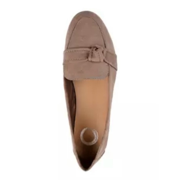 New in box Journey Collection Marco Flats in Taupe - Picture 3 of 6